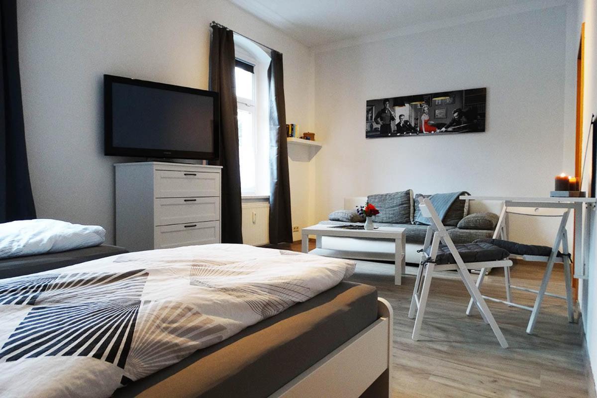 Ferienwohnung In Zwickau Esterno foto
